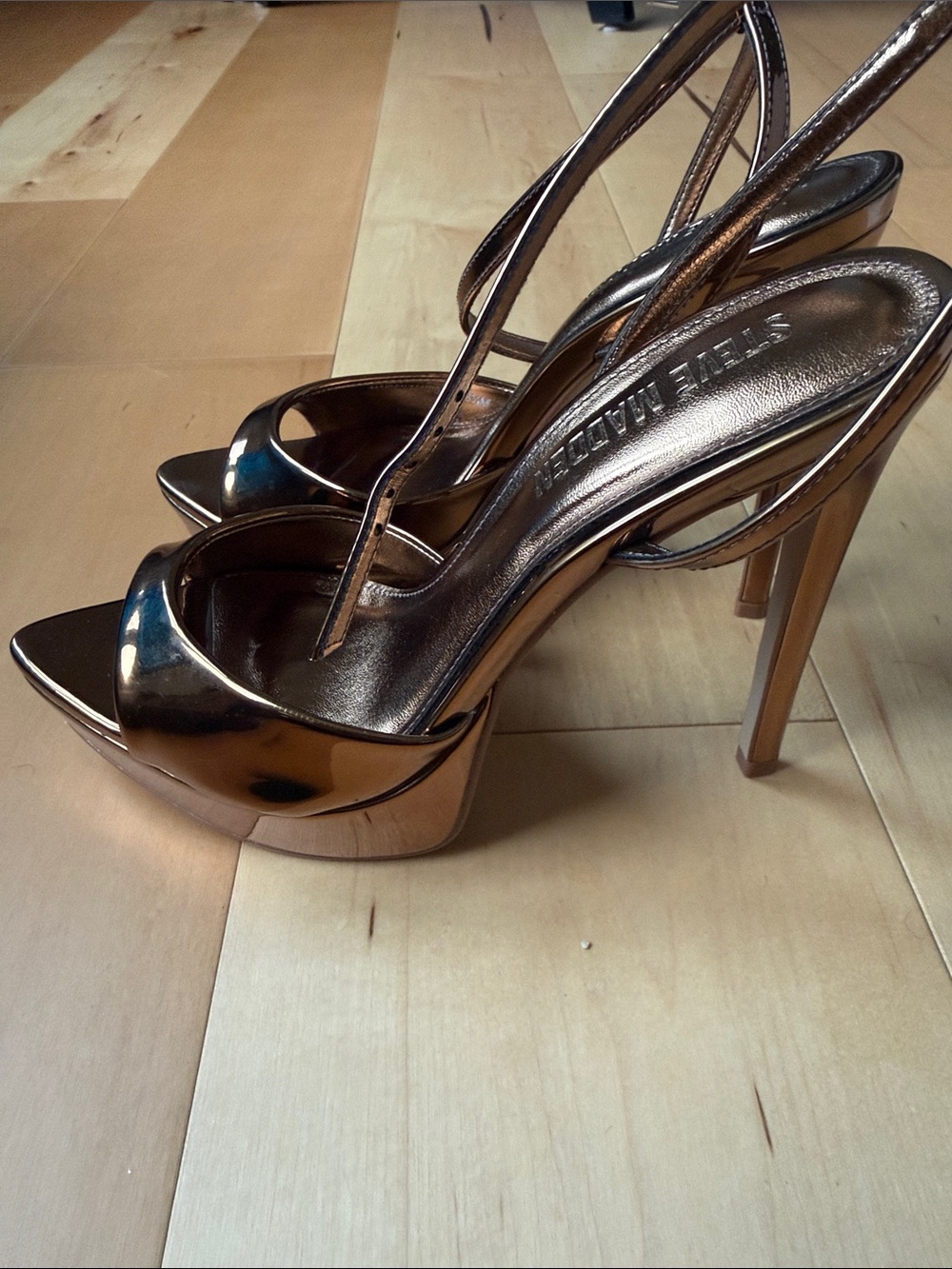 Beautiful Rose Gold Metallic stiletto - Picture 3 of 4